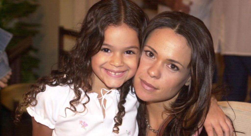 Vannessa Gerbelli e Bruna Marquezine na novela Mulheres apaixonadas