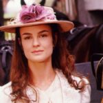 Carolina Kasting como Rosana na novela Terra nostra