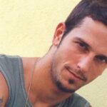 Vladimir Brichta como Zeca na novela Porto dos milagres