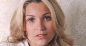 Flavia Alessandra como Lívia na novela Porto dos Milagres