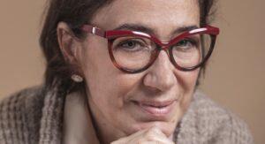 Lilia Cabral é Dionara na série Todas as mulheres do mundo