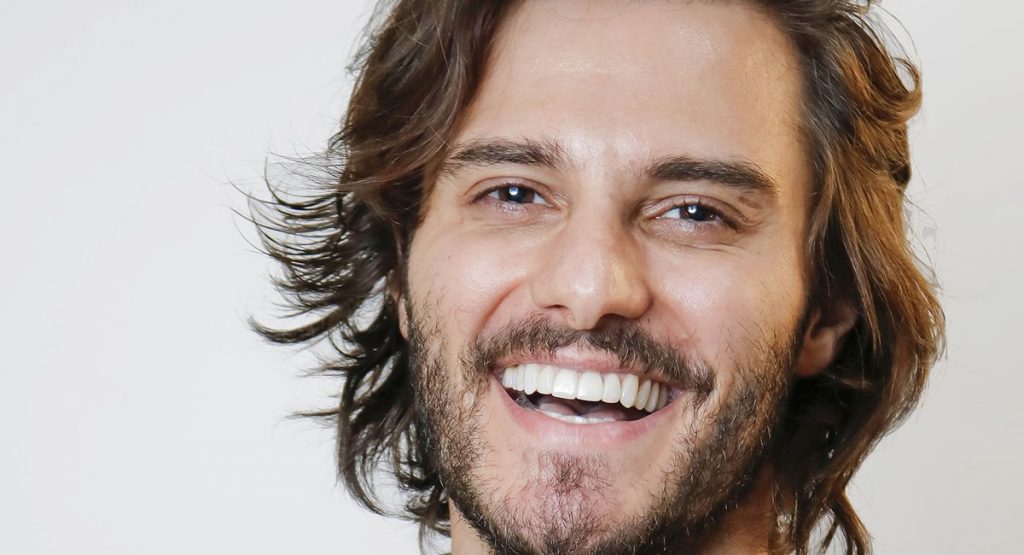 Ator e apresentador Hugo Bonemer
