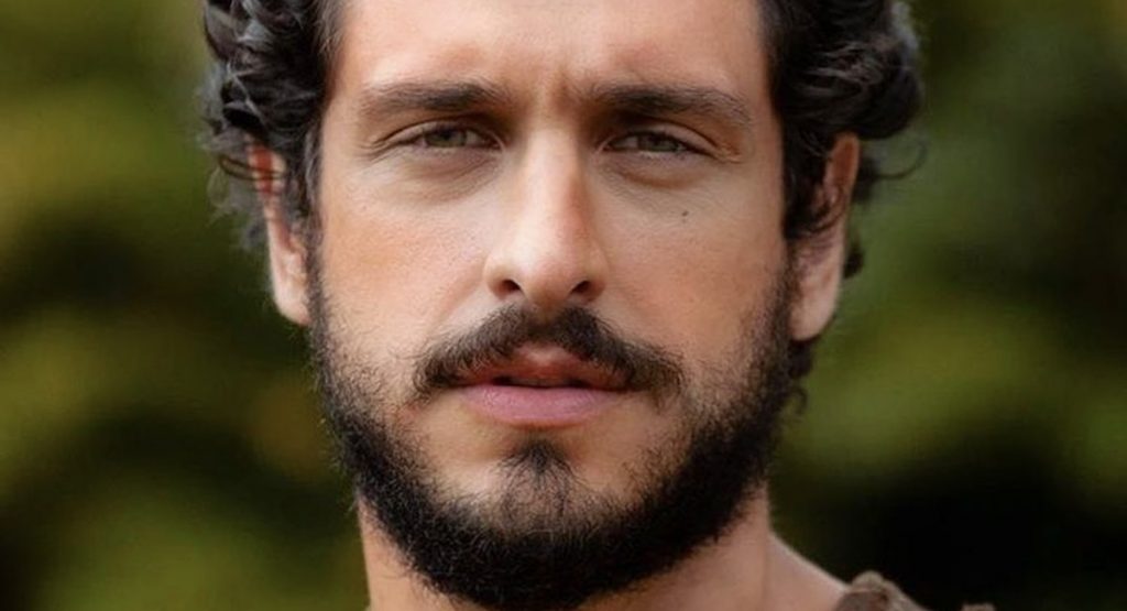 Ator Mário Bregeira como Gate na novela Gênesis
