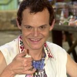 Matheus Nachtergaele como Helinho na novela Da cor do pecado