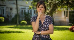Drica Moraes como Cora na novela Império