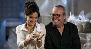 Zezé Polessa como Magnólia e Tato Gabus Mendes como Severo na novela Império
