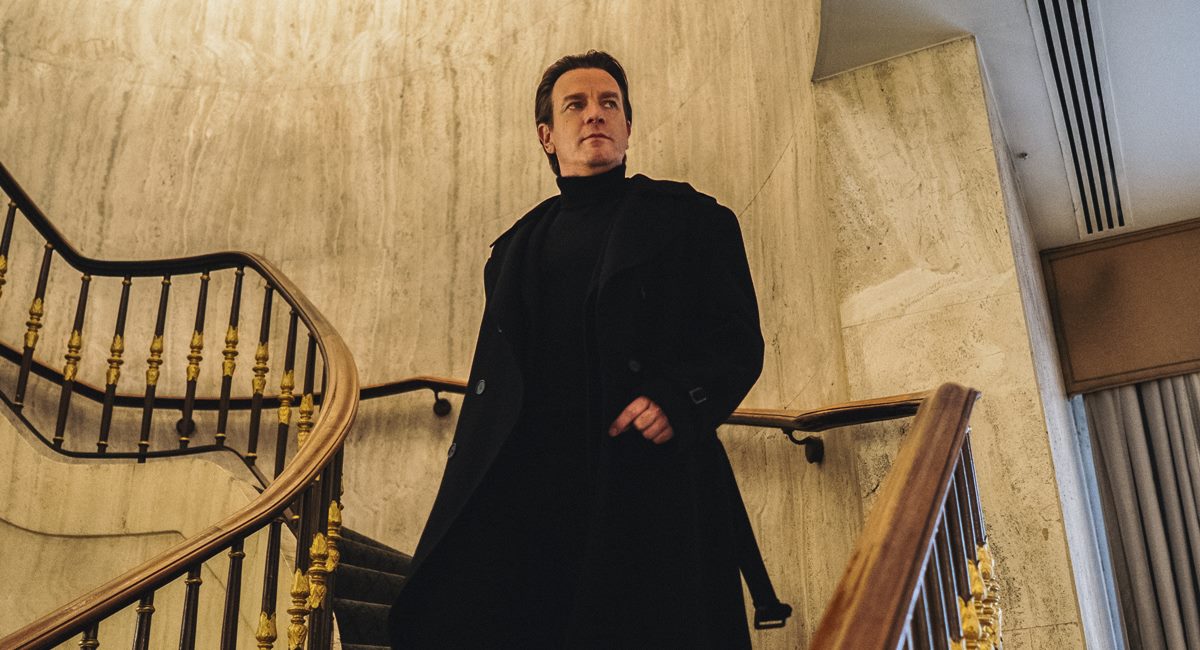 Cena da série Halston, da Netflix