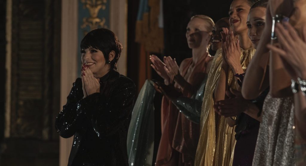 Cena da série Halston, da Netflix