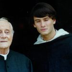 Paulo Autran como padre Nelson e Rodrigo Santoro como frei Malthus na minissérie Hilda Furacão