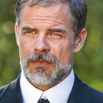 Martin Cummins como Henry Gowen na novela Quando chama o coração