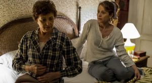 Foto: Estevam Avellar/ Globo. Ana Lucia Torre e Drica Moraes como Carolina e Hilda na novela Verdades secretas