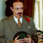 Ney Latorraca como Cornélio na novela O cravo e a rosa