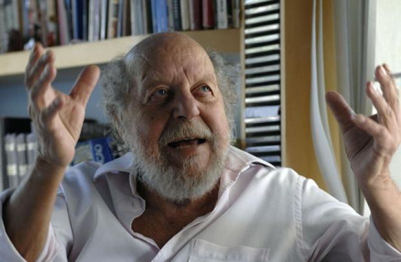 14/08/2009. Crédito: José Varella/CB/D.A. Press. Brasil. Brasília - DF. O jornalista, poeta e artista plástico Reynaldo Jardim, 82 anos, durante entrevista exclusiva sobre seu novo livro Sangradas Escrituras.