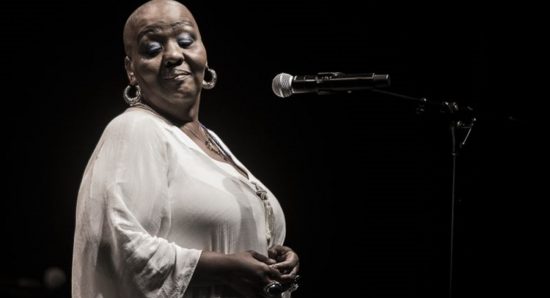 Cantora Virgínia Rodrigues vai mostrar repertório de sucessos na Caixa