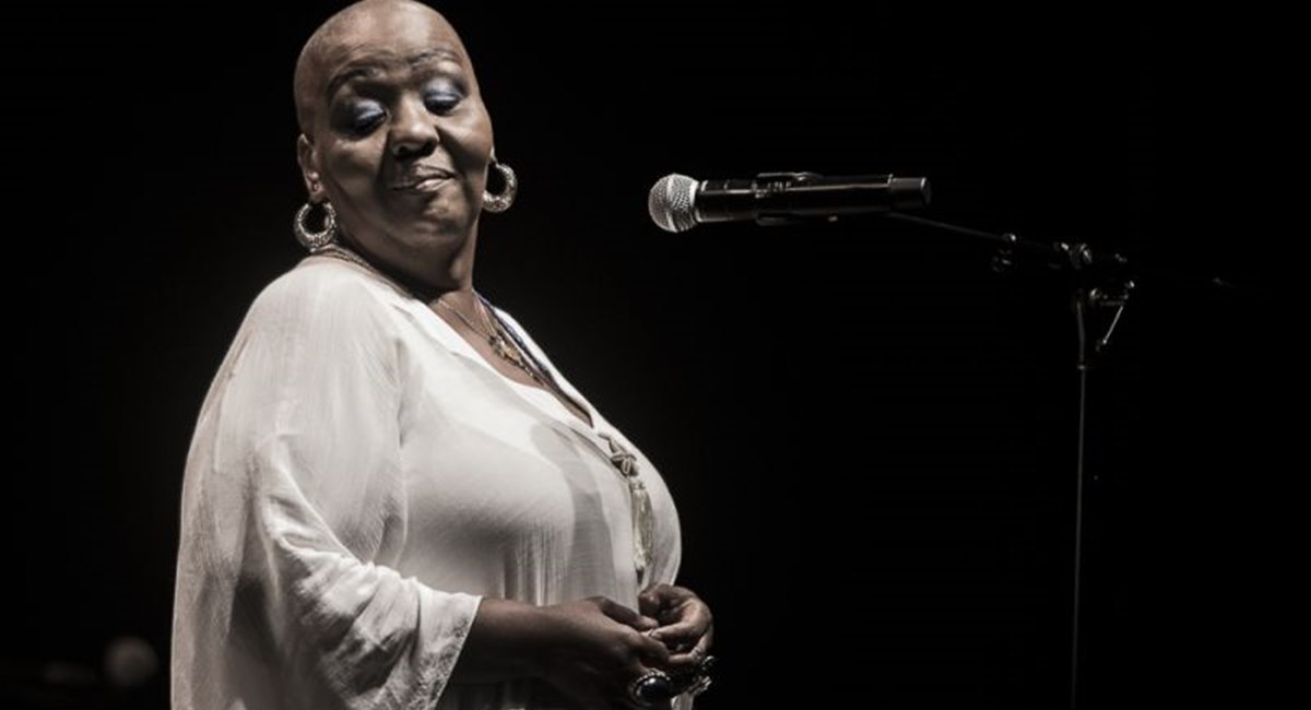 Cantora Virgínia Rodrigues vai mostrar repertório de sucessos na Caixa
